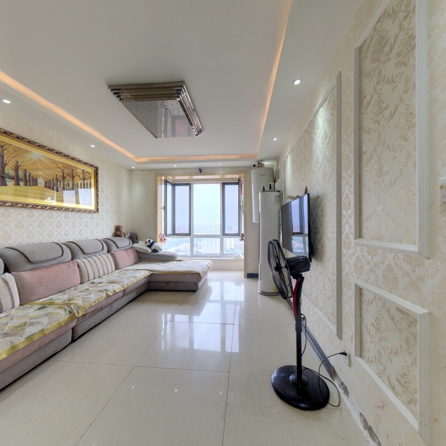 户型方正两居室 全天采光无遮挡 位置好 视野开阔