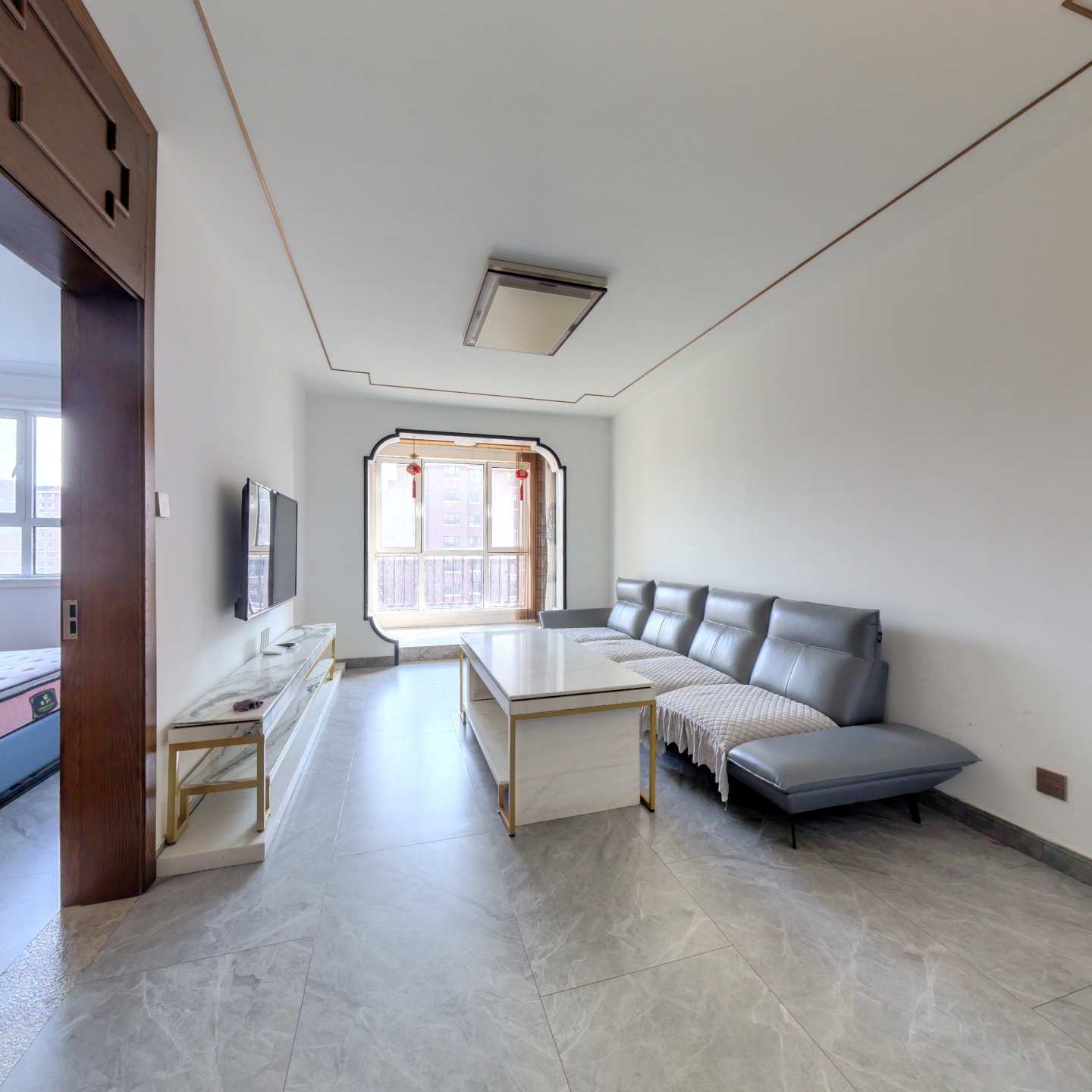 精装修，拎包入住，格局方正，楼层好，采光充足