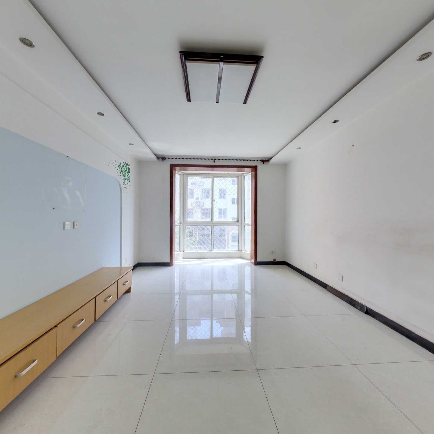 此房是中间好楼层 户型方正没有面积浪费 中等装修