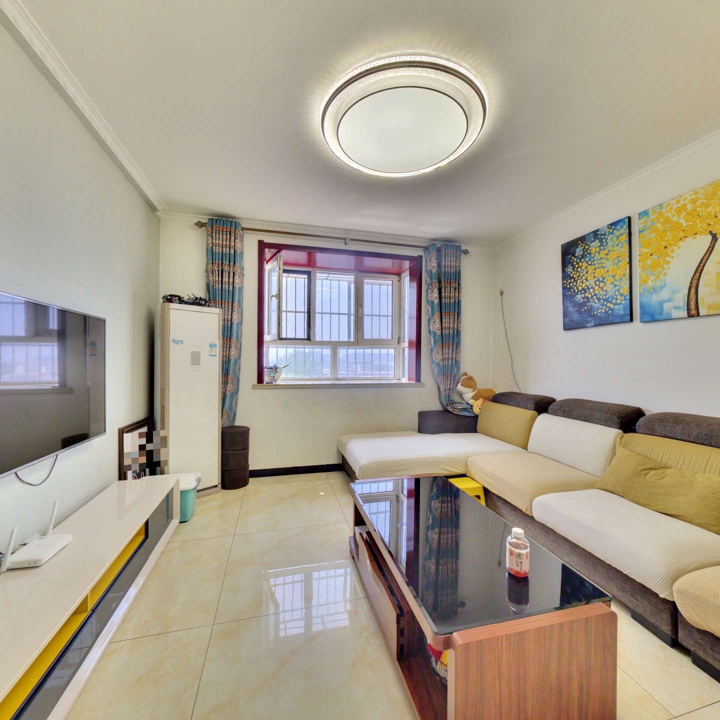 此房是电梯房两居自住标准装修本满二年税费低