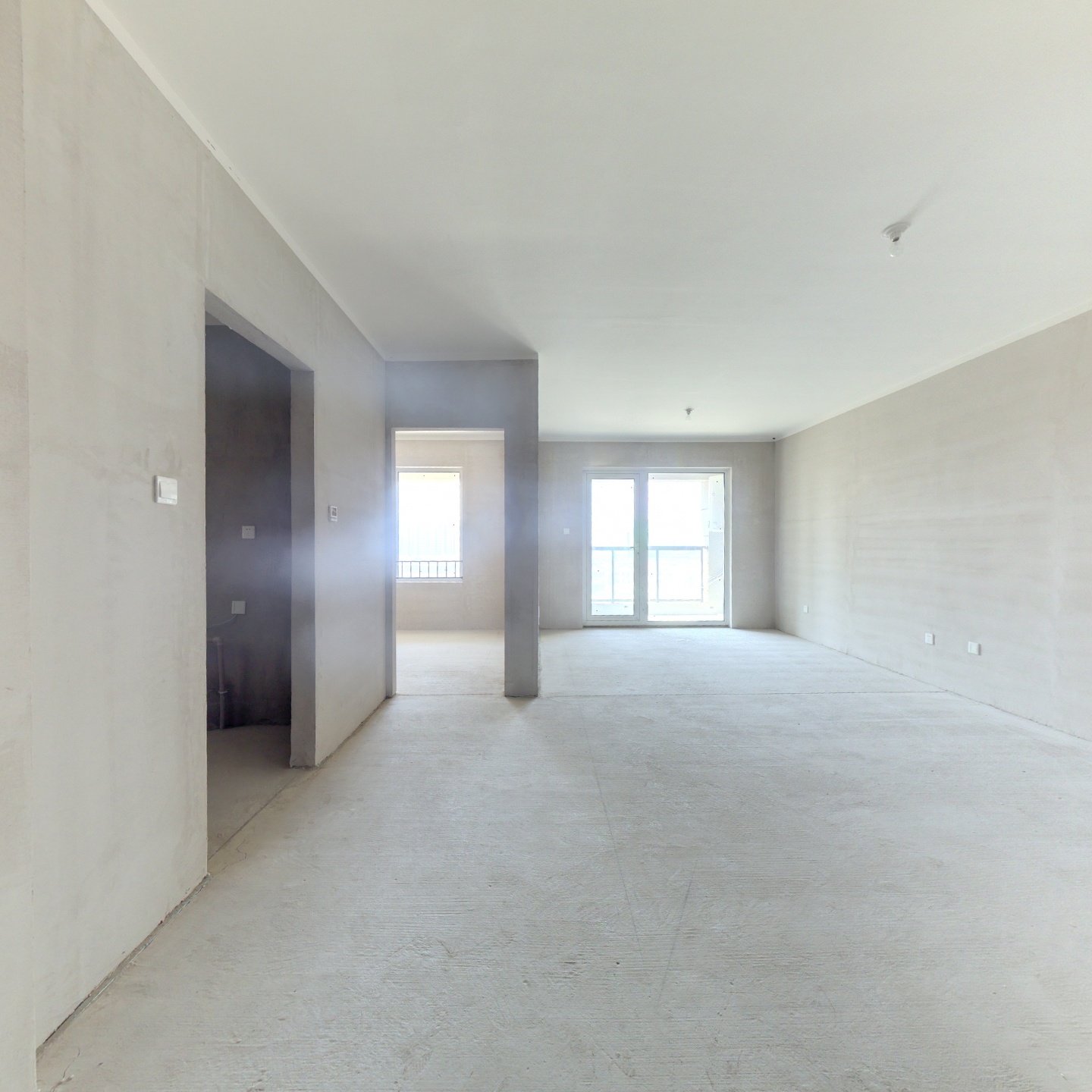 市区内集中供暖改善盘，南向两居，中间楼层70年大产权