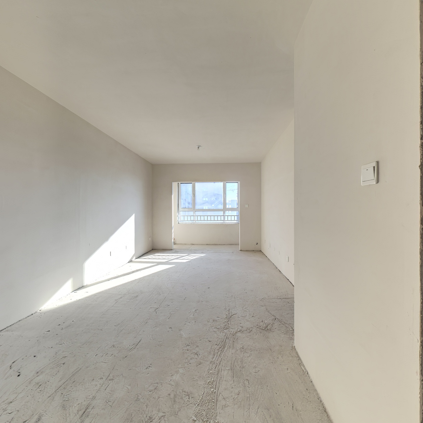 房子是新房 刚交房没多久，通透三居 采光无遮挡，