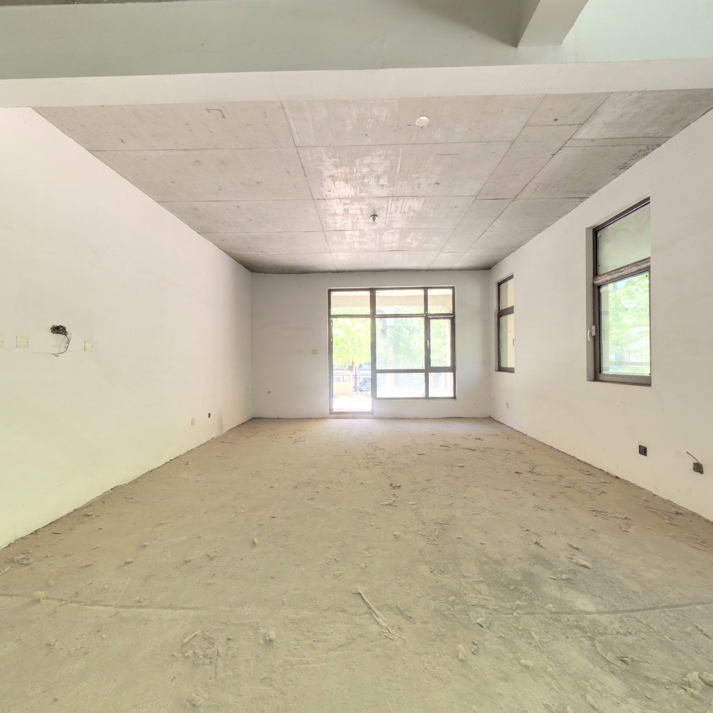 香邑溪谷原墅下跃，边户带大院子，一跃二