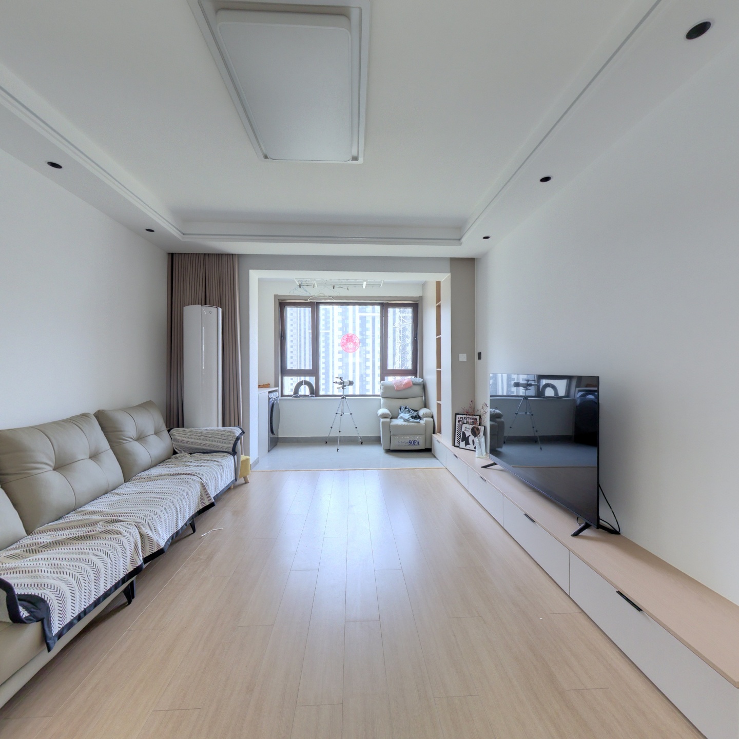 花园洋房 三面朝南 双通透户型