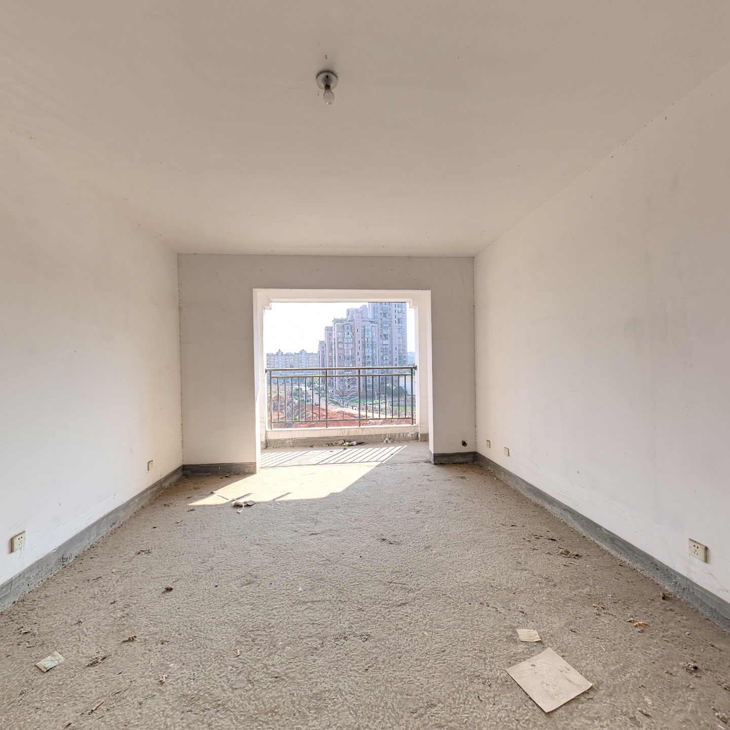 宝塔路口，毛坯大三房，诚心出售