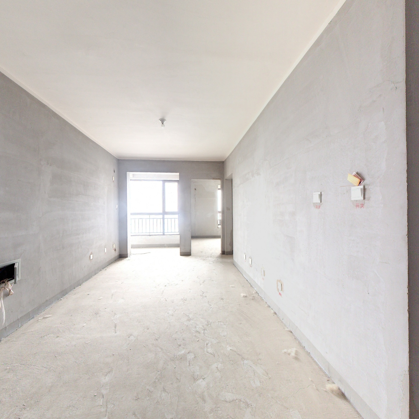 天伦湾小区，集中供暖，环境优美，交通便利二居室