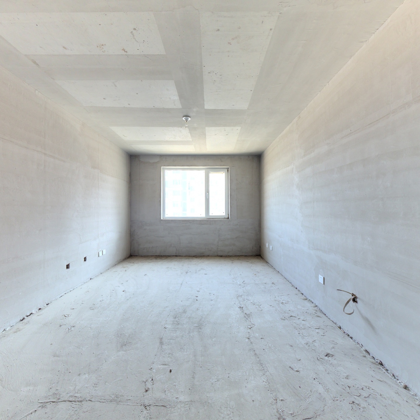 业主诚意出售，价钱可谈，看房方便。