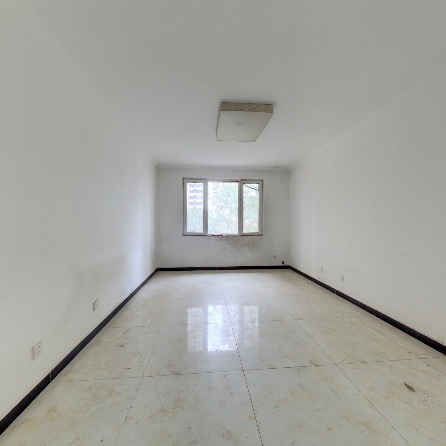 满二，三居室，集中供暖，采光好，优质房源！