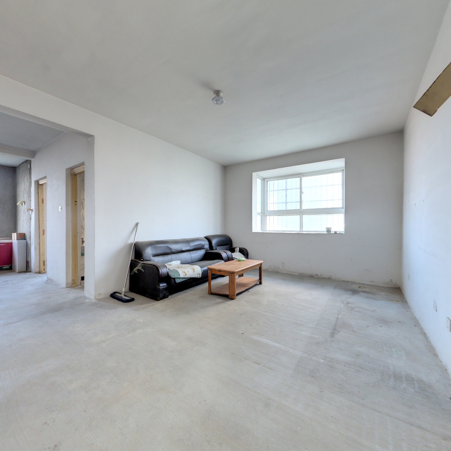 平章府电梯12楼，103平，三室，带车储，随时看房