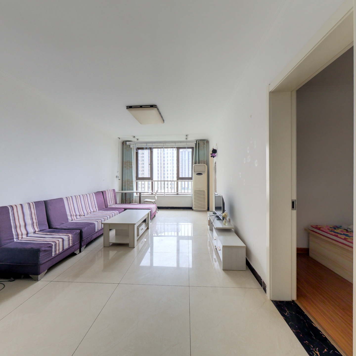 中高楼层的南向三居室，采光好。房本满二税费低