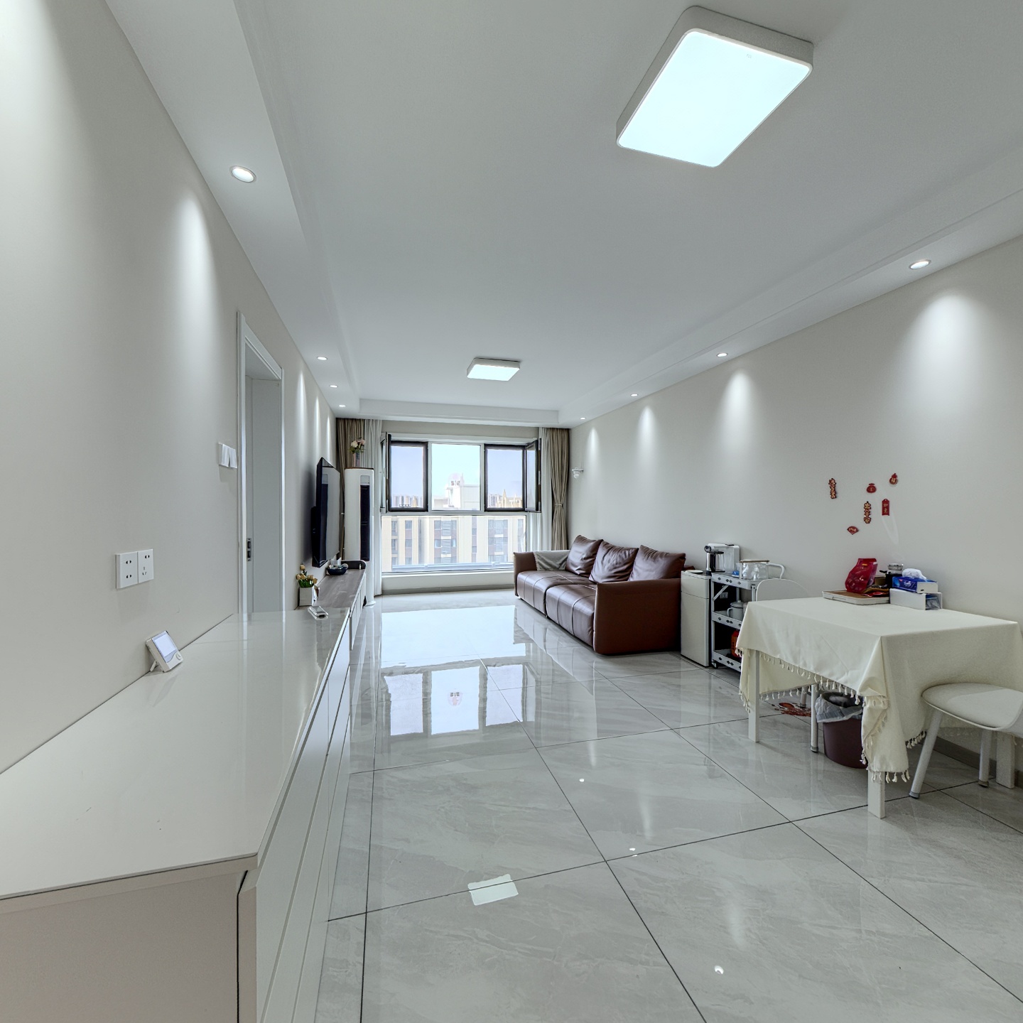 采光无遮挡，格局设计合理，动静分区明确，精装修