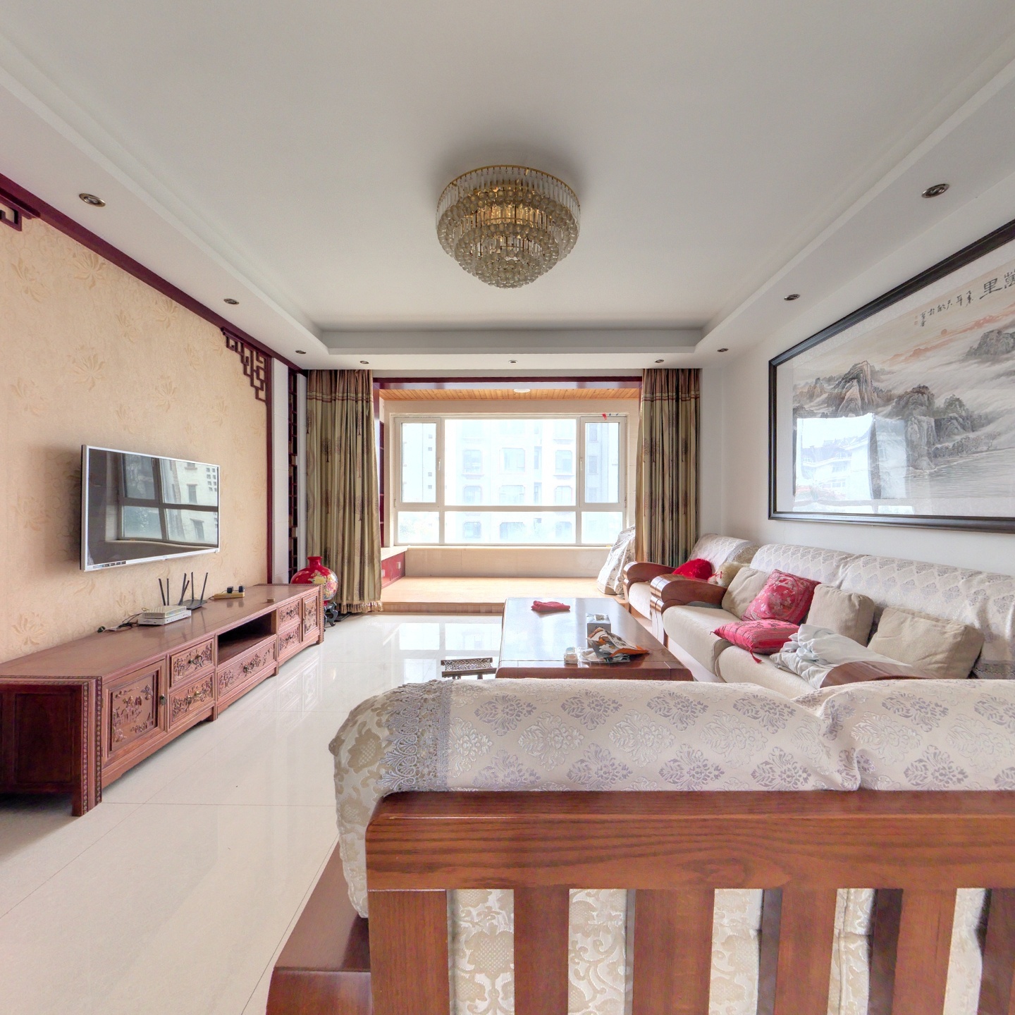 植物园 体育公园旁 电梯三室两卫 带车储 精装修