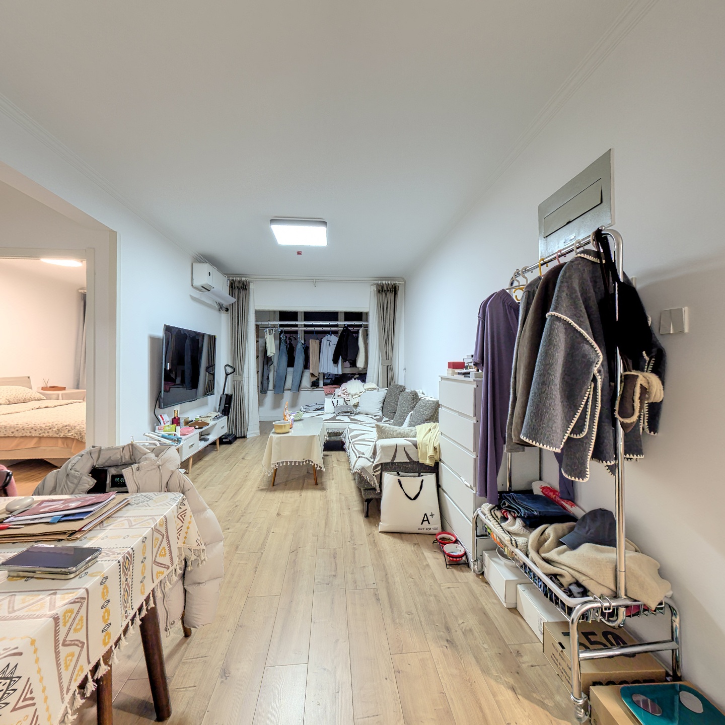 翡翠滨江精装两居，业主诚心出售