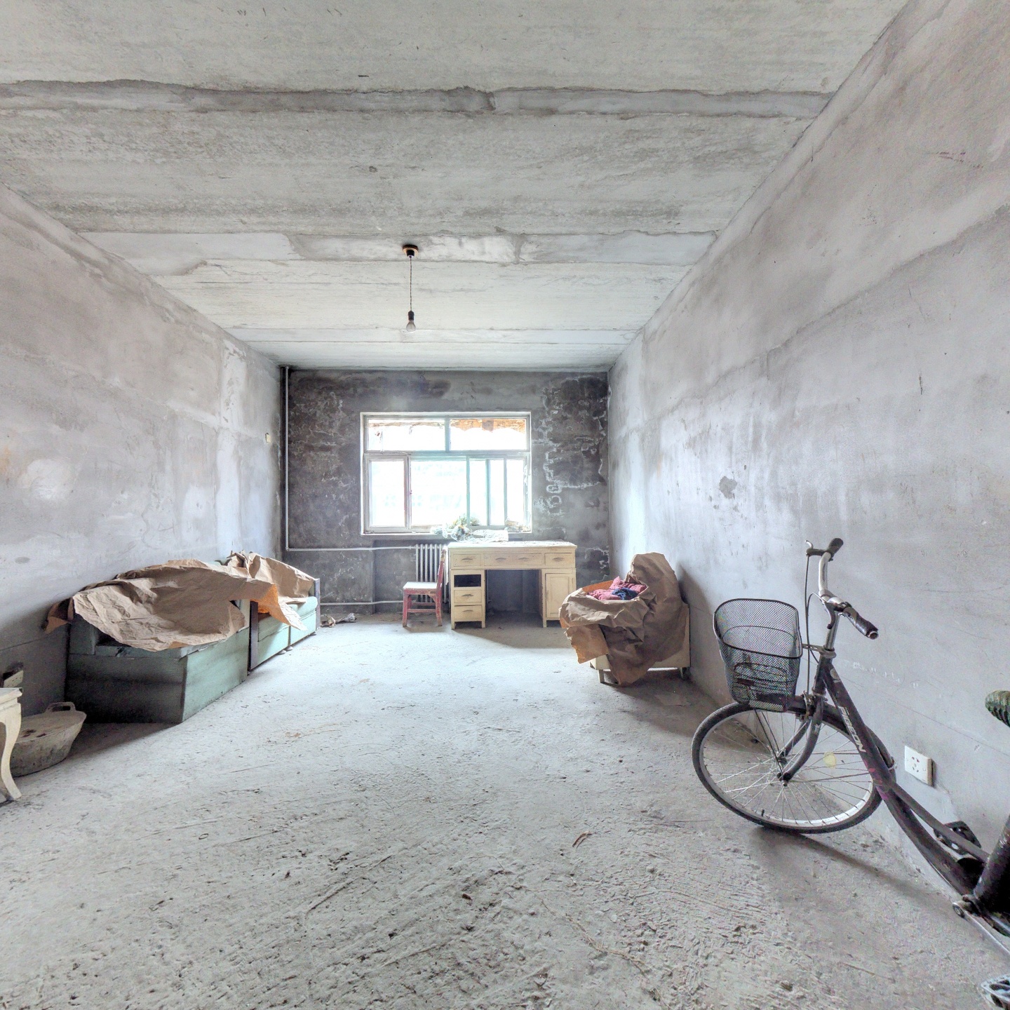 主城区东兴北街 板楼一层 大四居 集中供暖