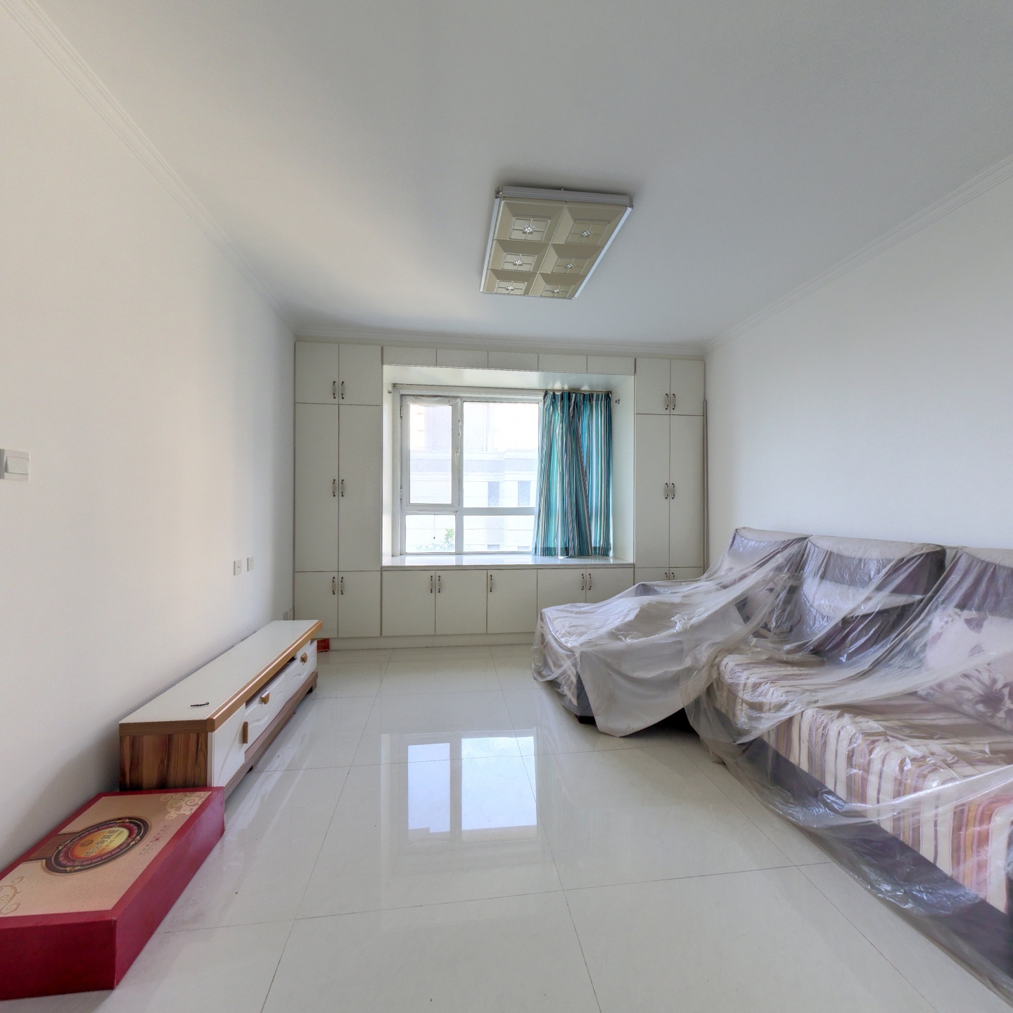 鹏渤新加坡花园 1室1厅 东北