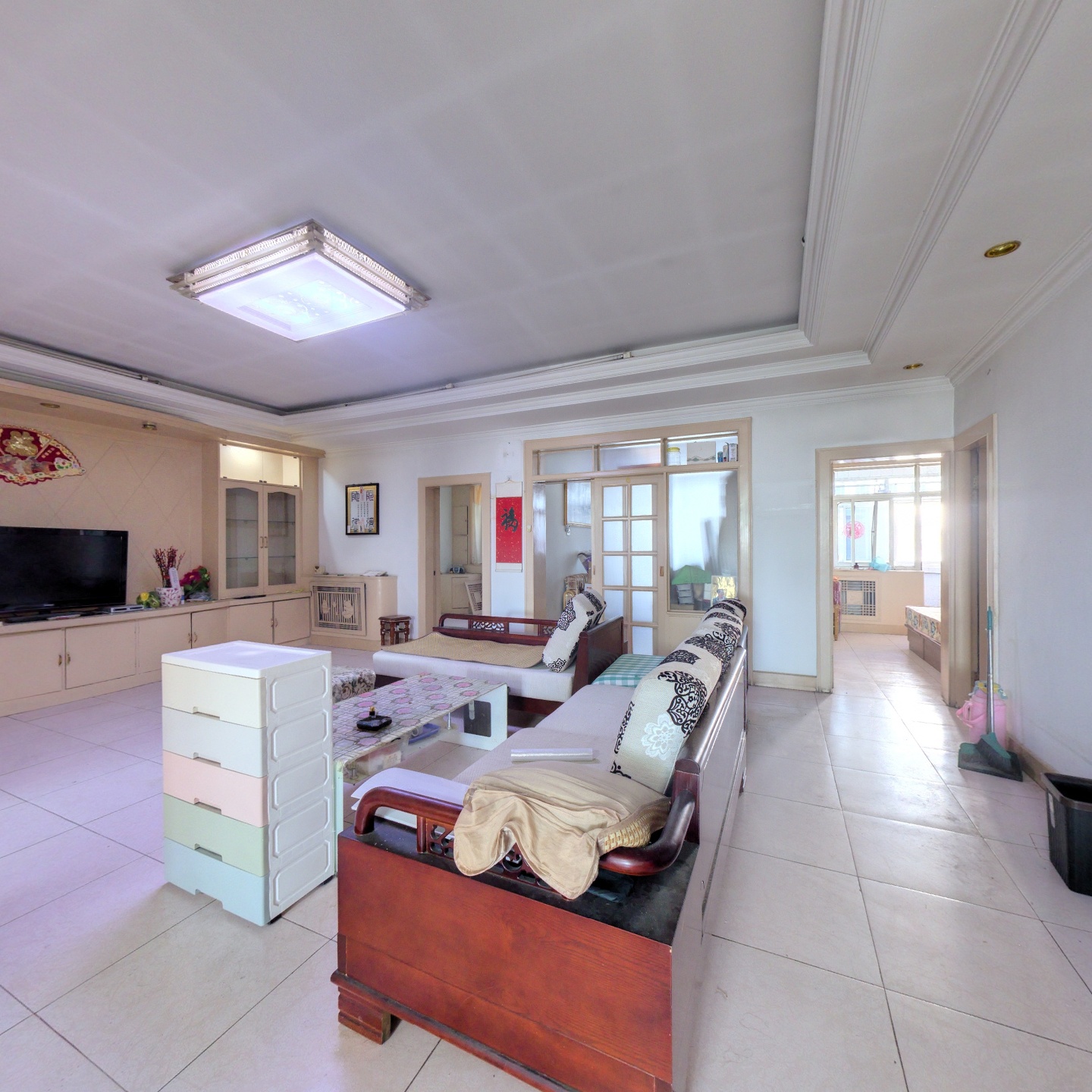 此房满五不唯一，税费低，东西通透，视野好。