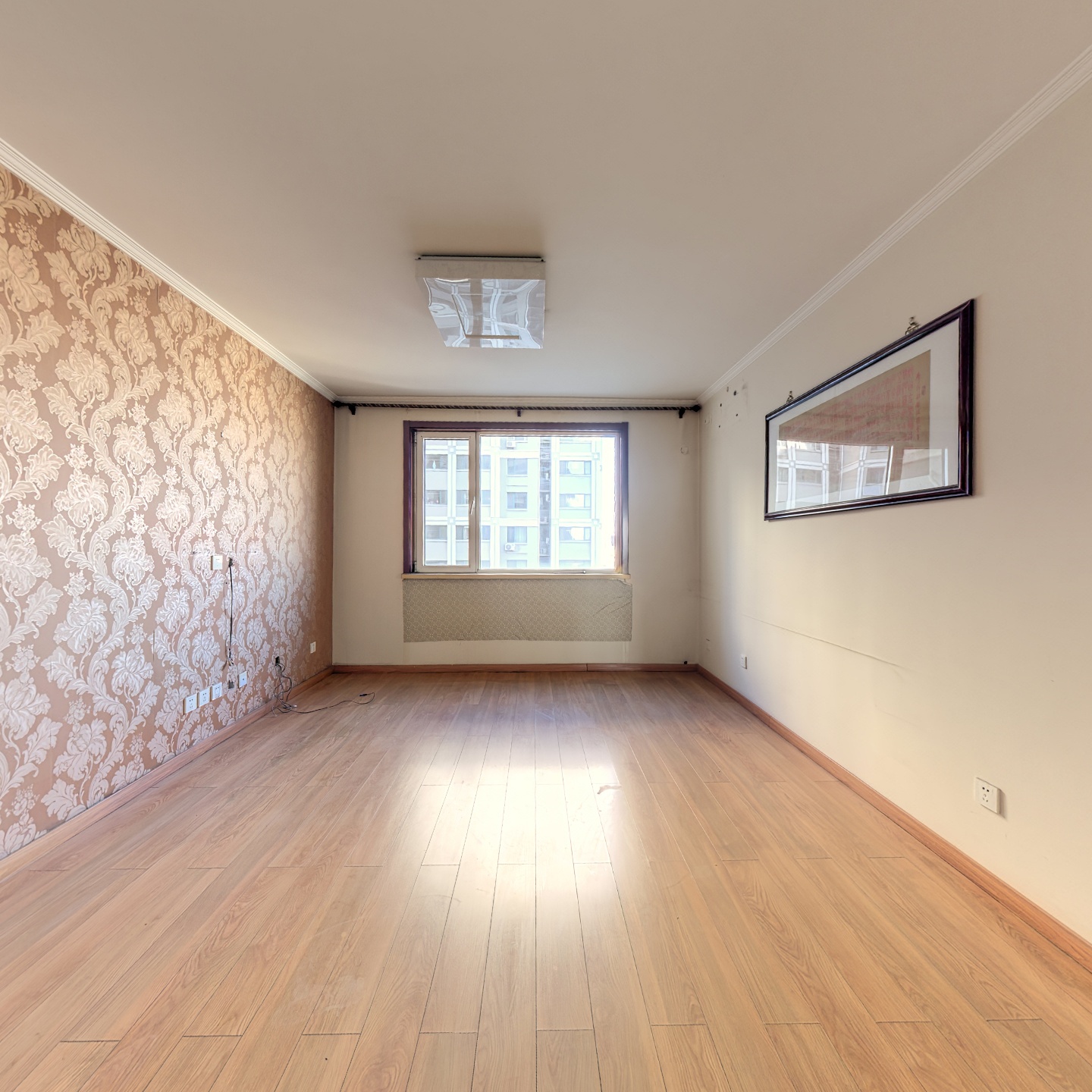 双塔区香港豪庭精装三居，本满五不唯一