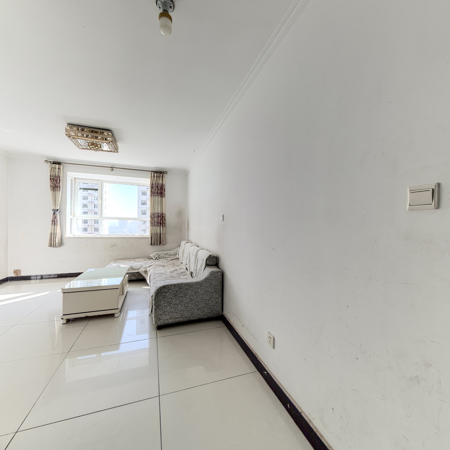 南向两居室，采光好，中高层简单装修