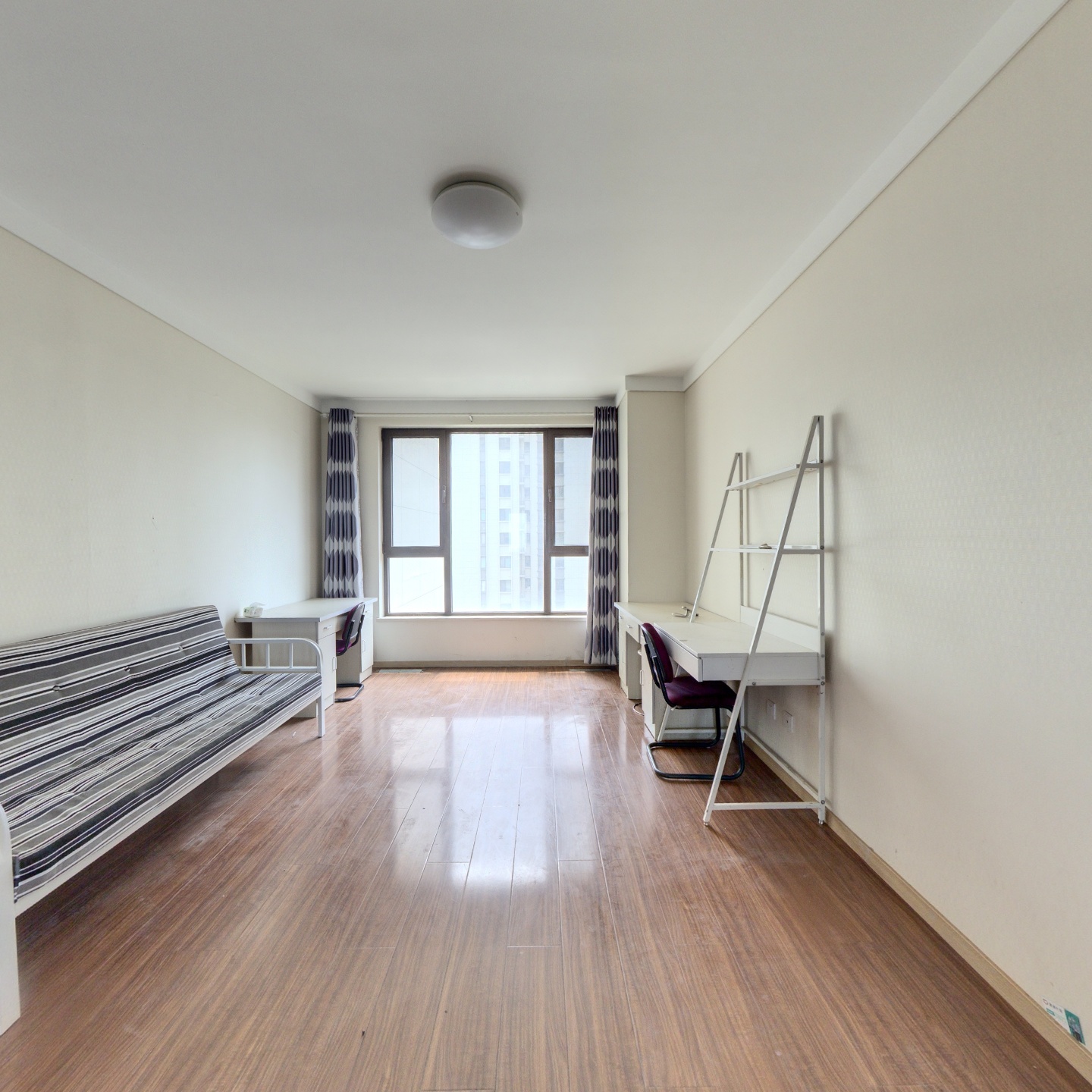 精装修 F户型 中层 满五 看房方便 南北通透