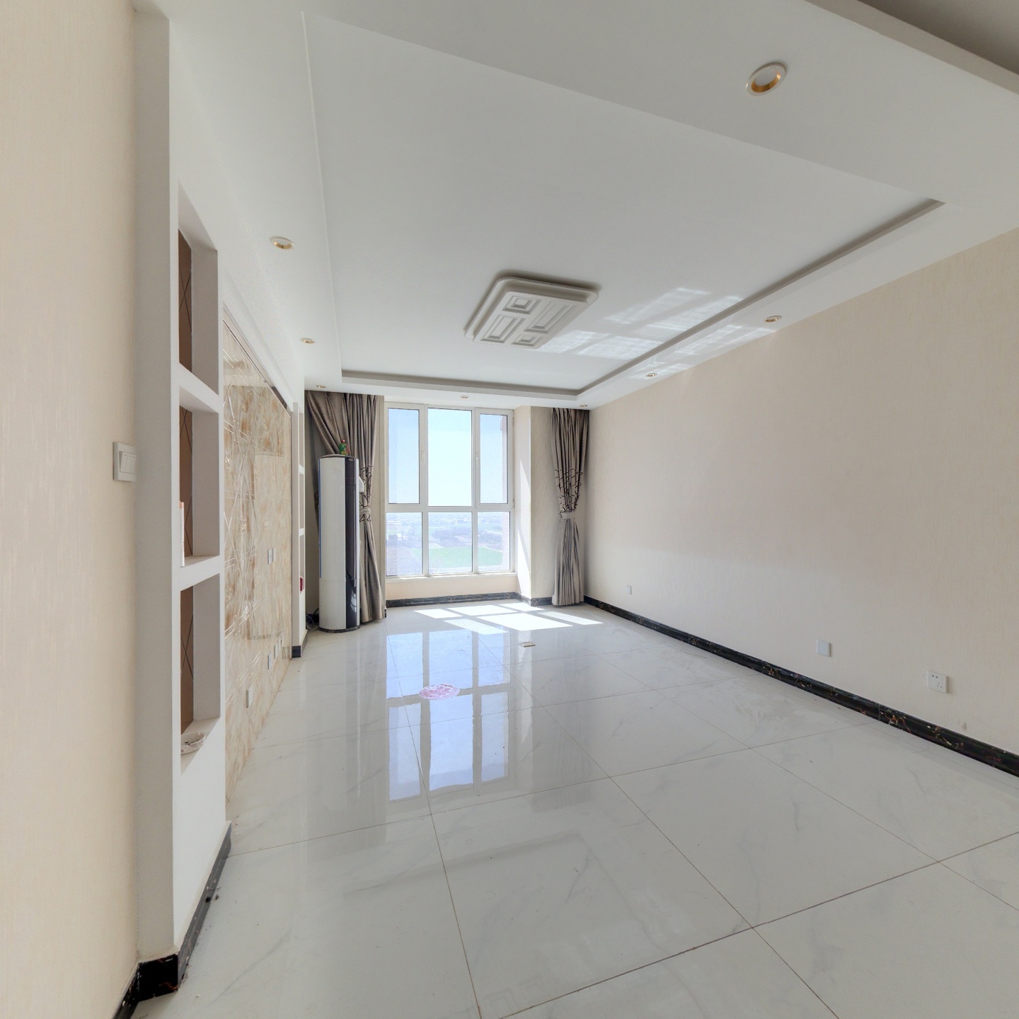 此房南北 向 带装修 4居 上下两层 75平+75平