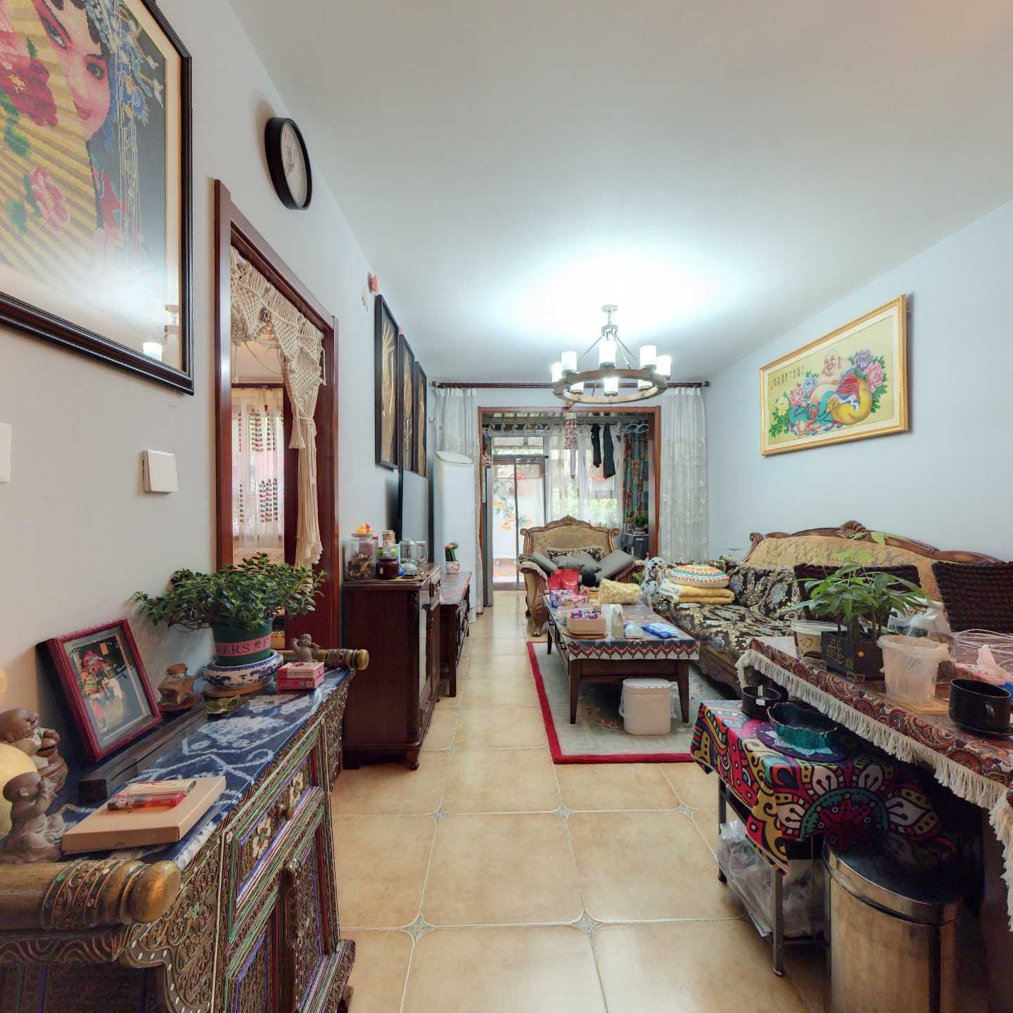 精装带小院，带家具家电，拎包入住。高铁板块