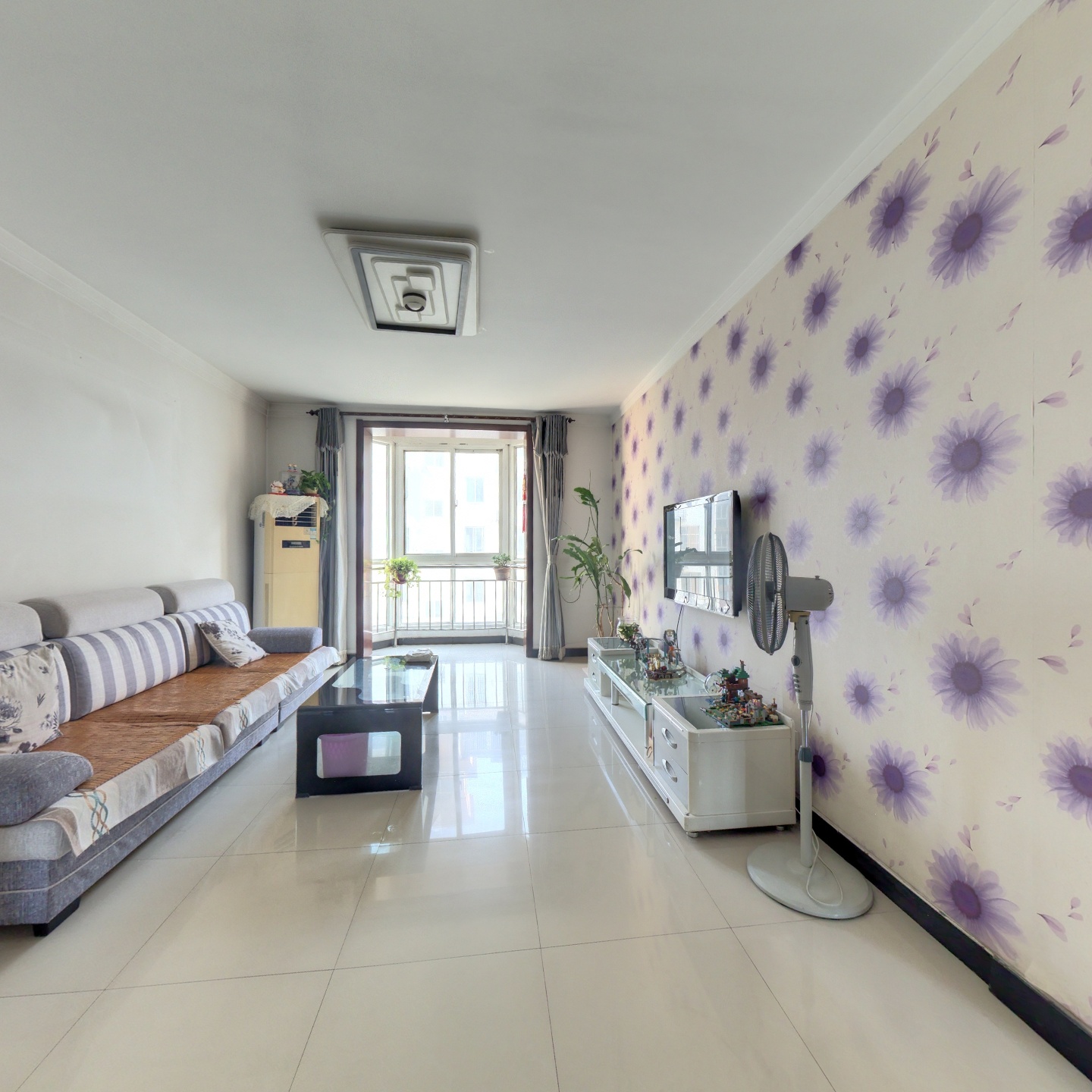 房子精装修，挨着德信公园 公摊面积小