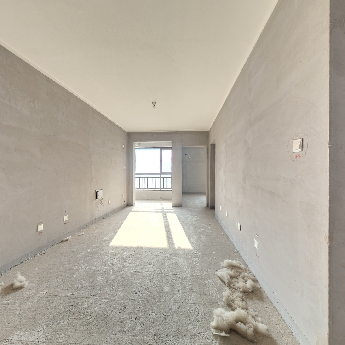 天伦湾一期经典全南两居 好楼层好楼位 毛坯随心装