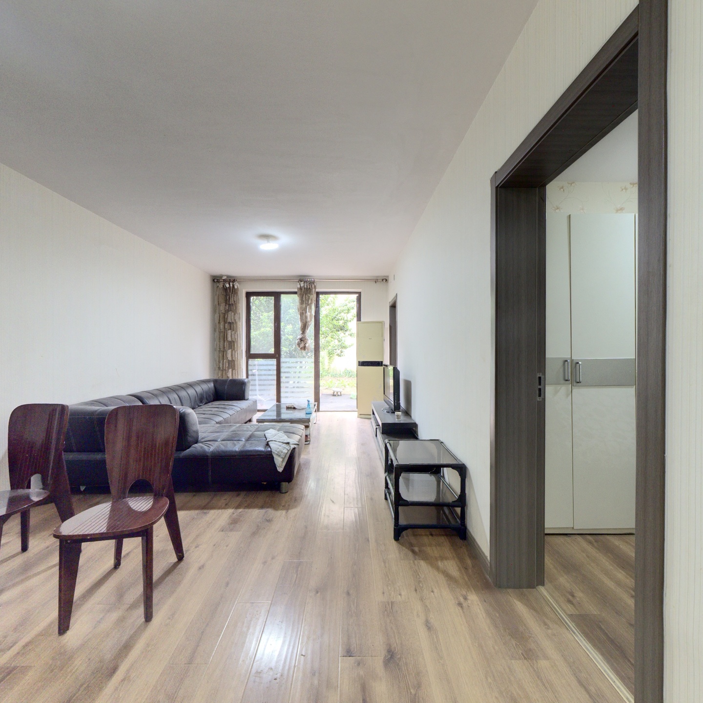 带装修三居，一层带大花园，拎包入住