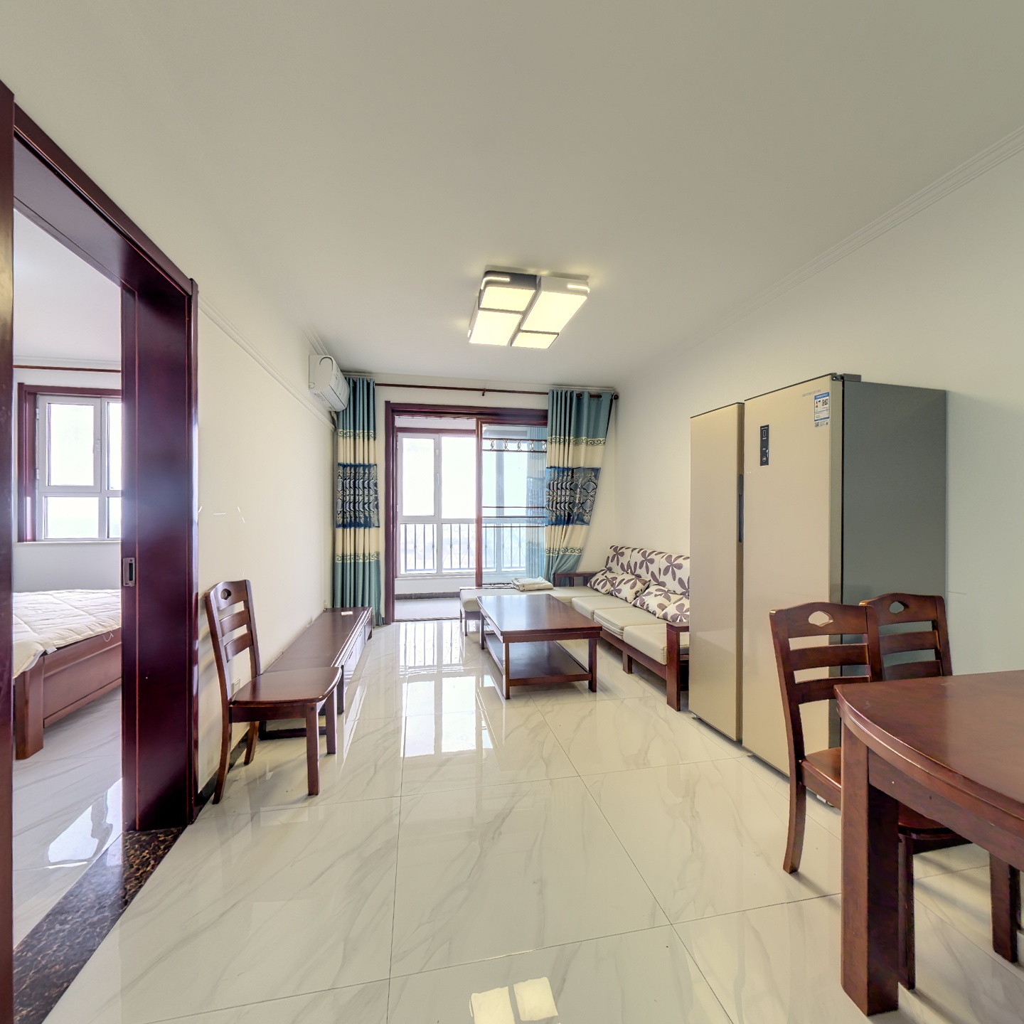 牛津花园   南向两居室    精装修   随时看房