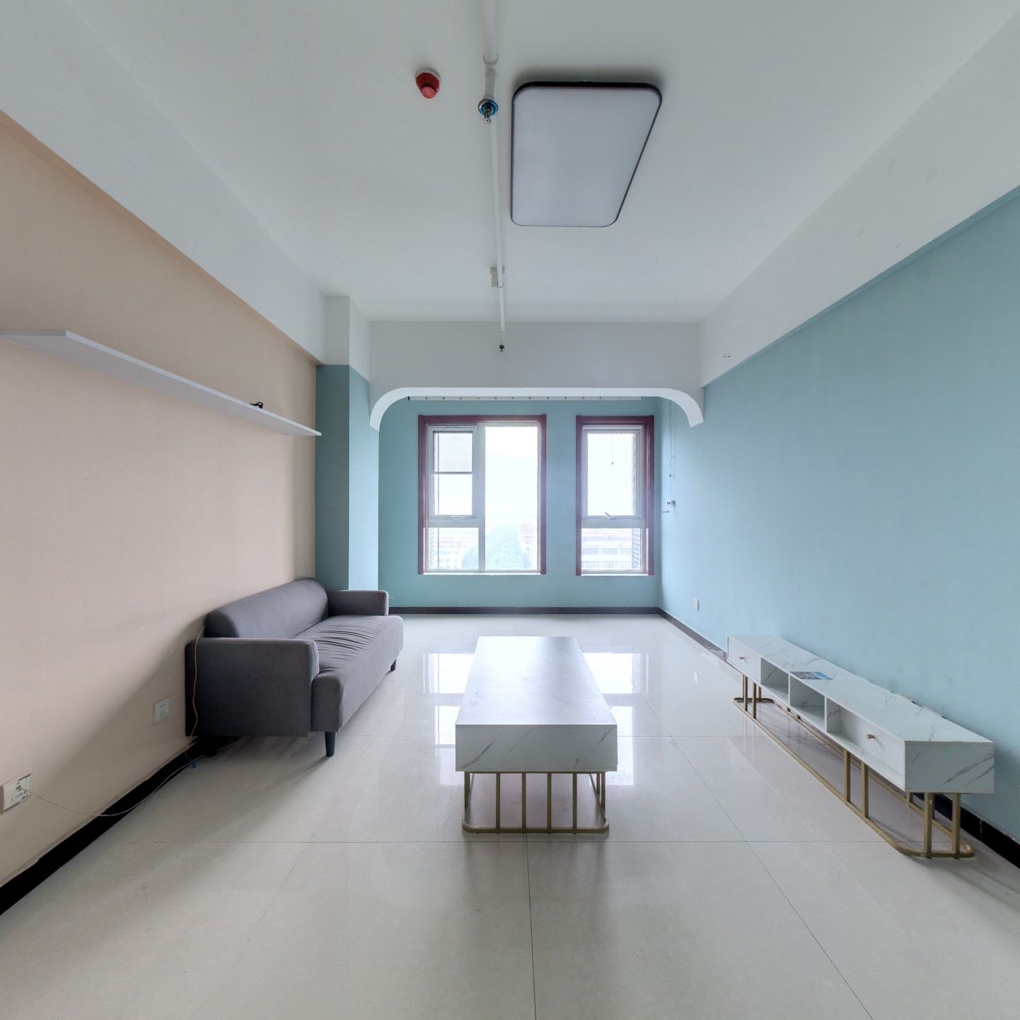 房子两居室，70年产权，集中供暖，精装自住