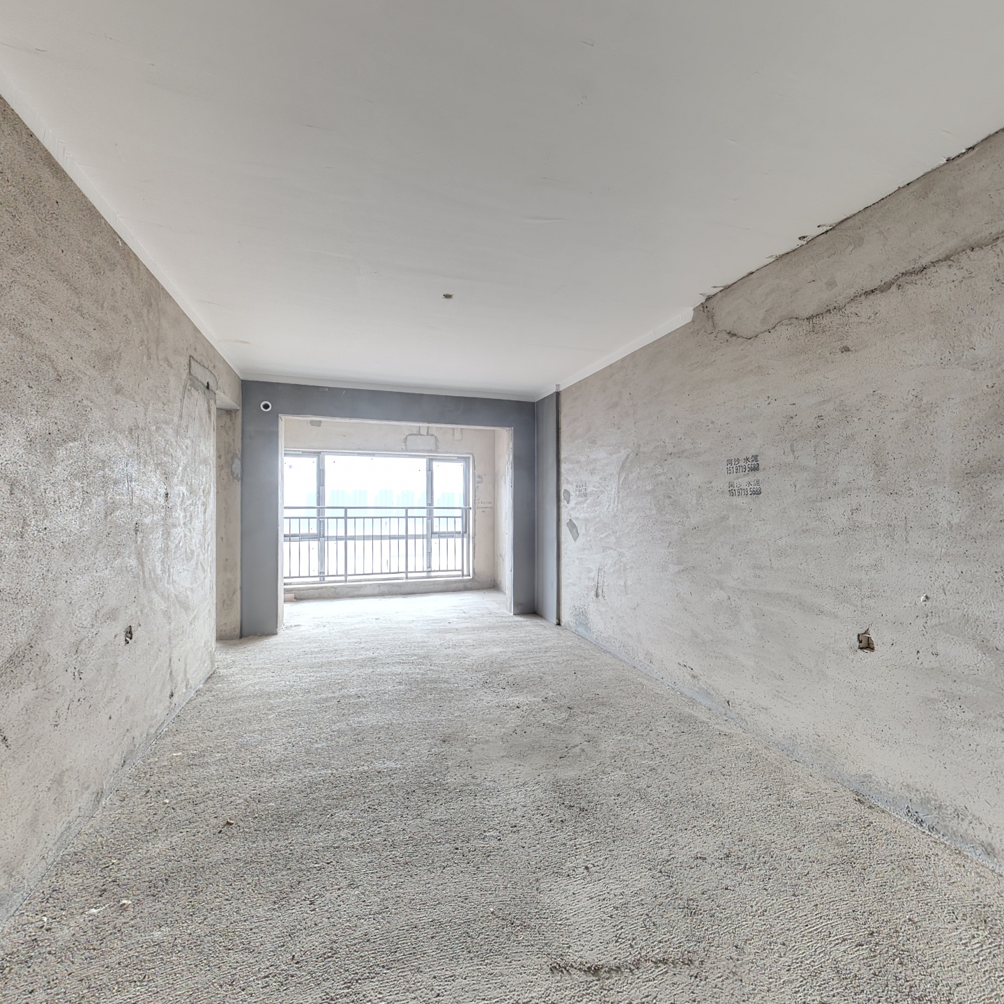 黄家湾地铁口滨江花园毛坯三房电梯中层随时看房