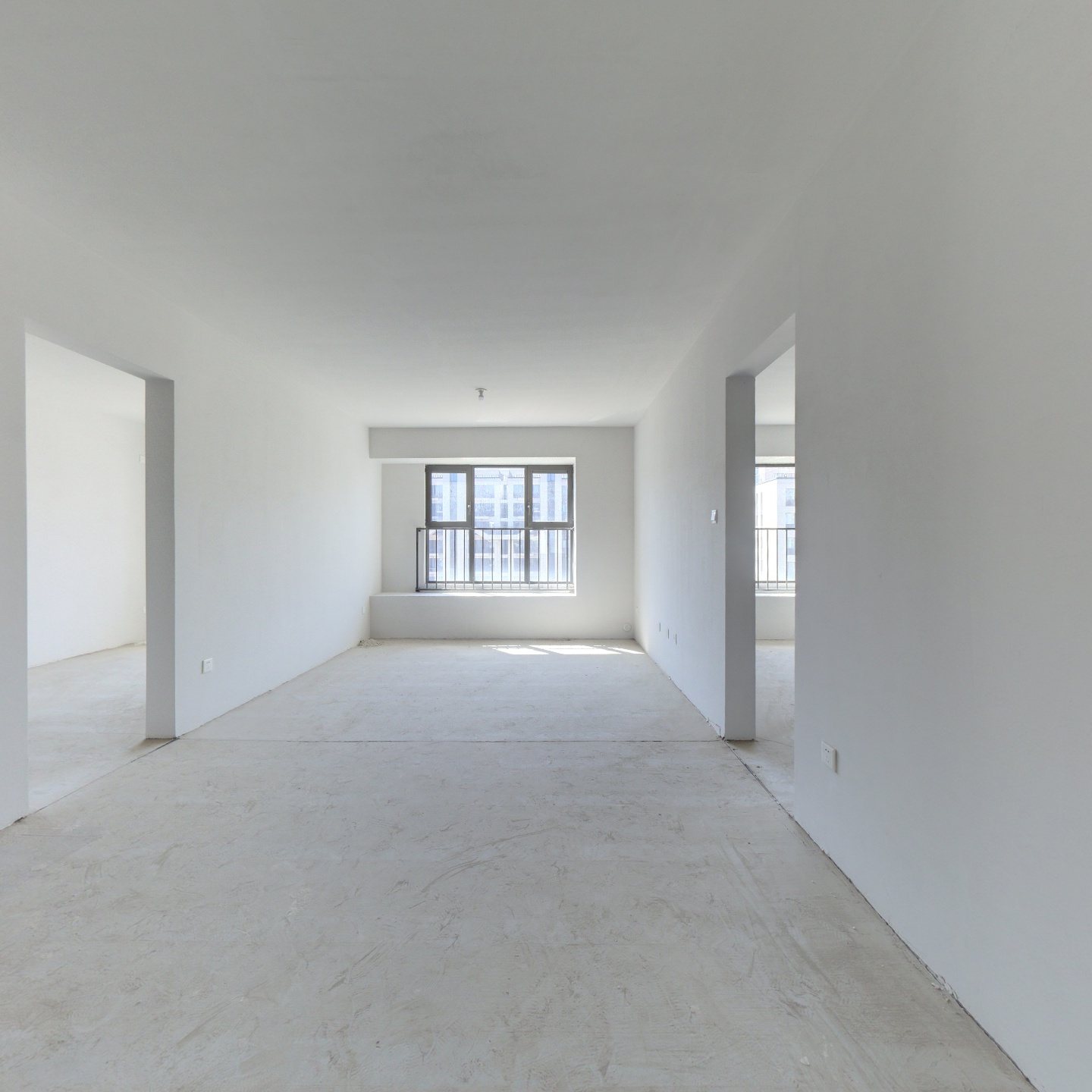 高铁板块南北通透四居室，三面宽朝南，一梯两户