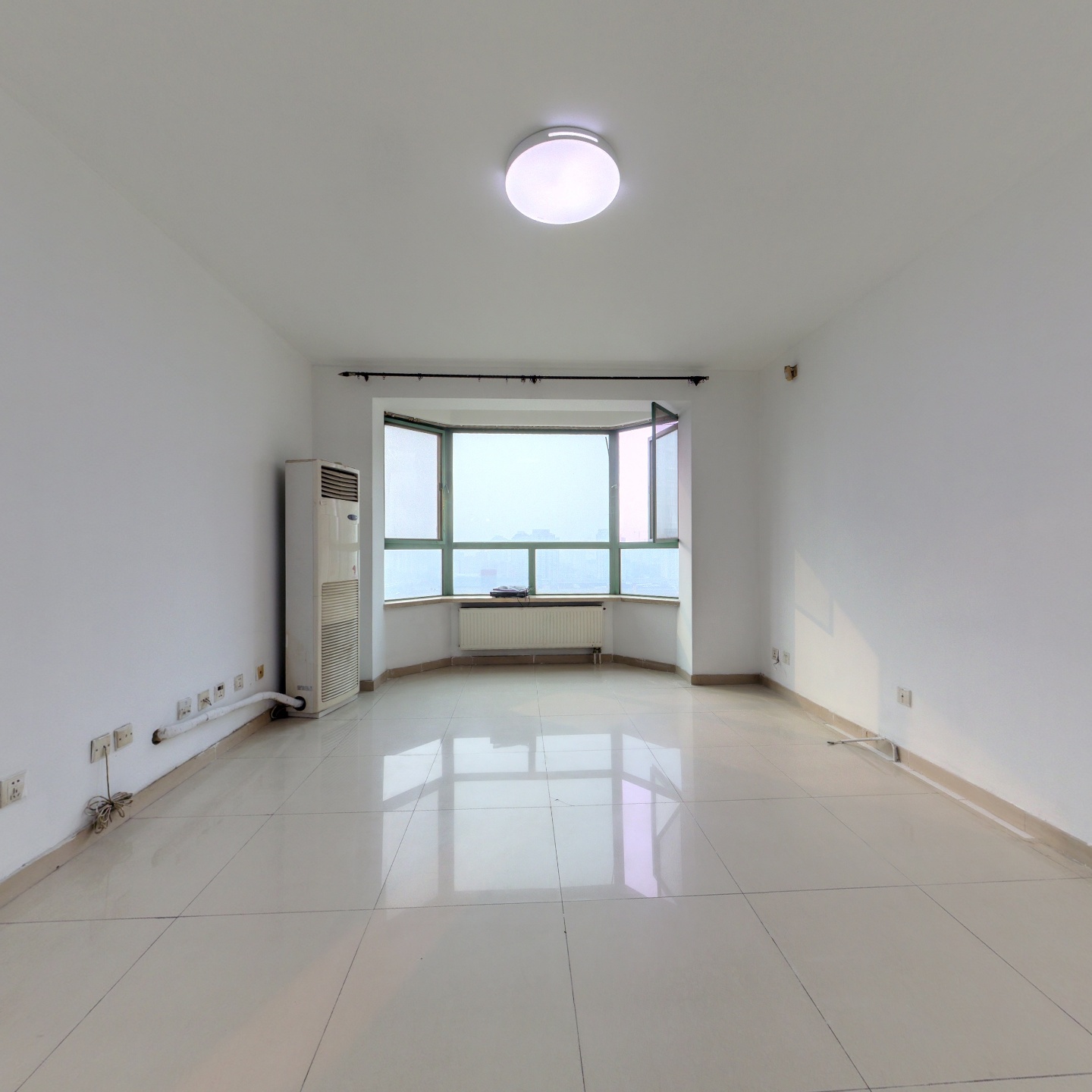 中間位置，看看西山，視野好，車位足，兩衛(wèi)，高樓層