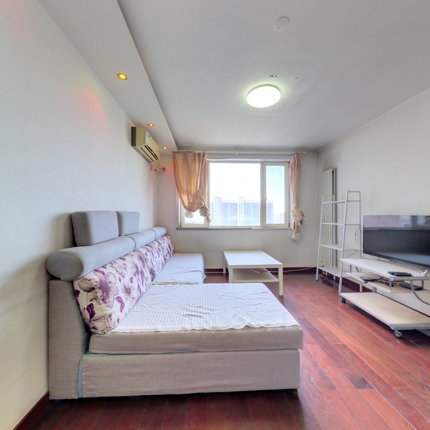 落地陽臺(tái)，格局方正，交通購物便利，誠心出售