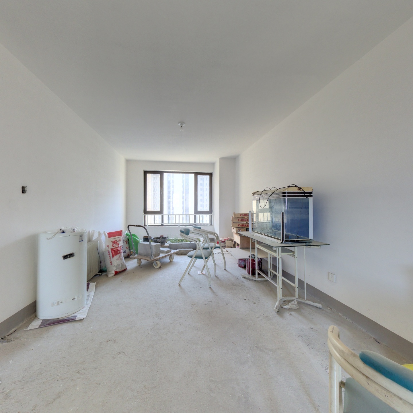 高铁旁边，交通方便，南北通透大三居