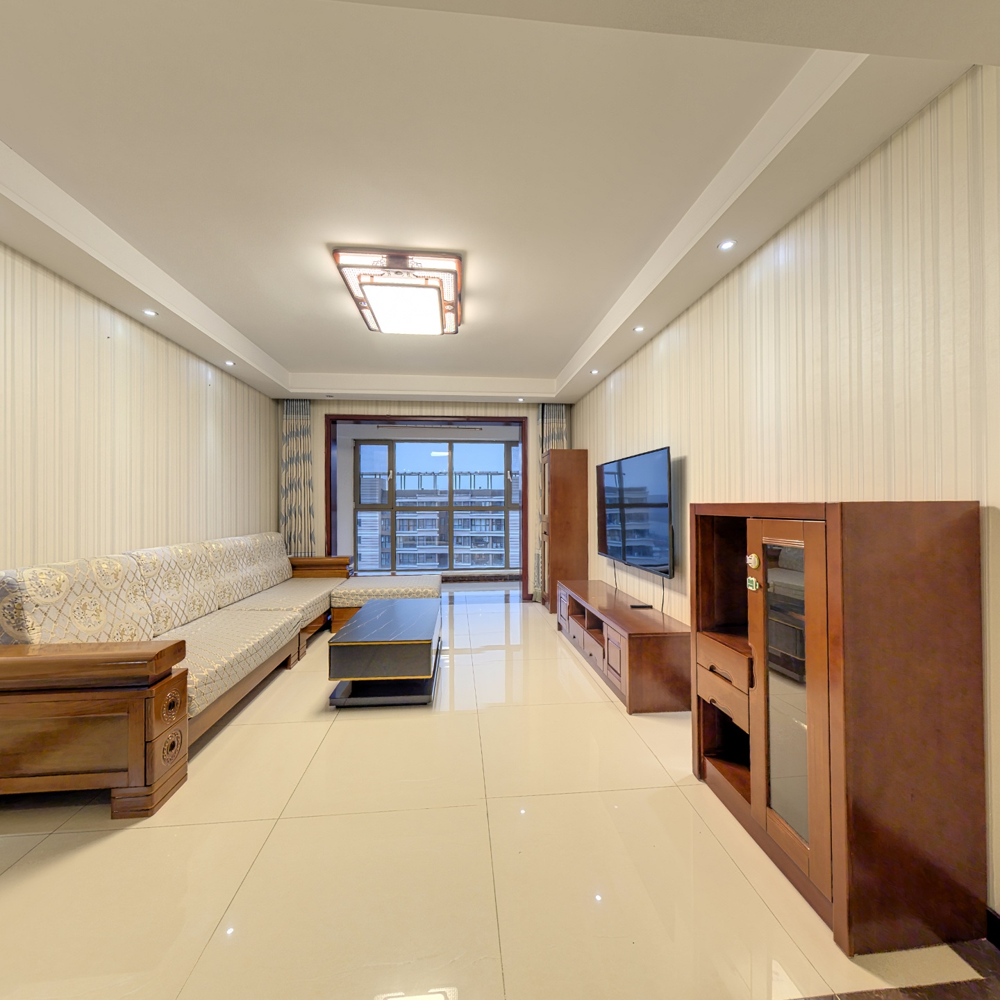 开发区 君临天下御景园  南北通透三居室