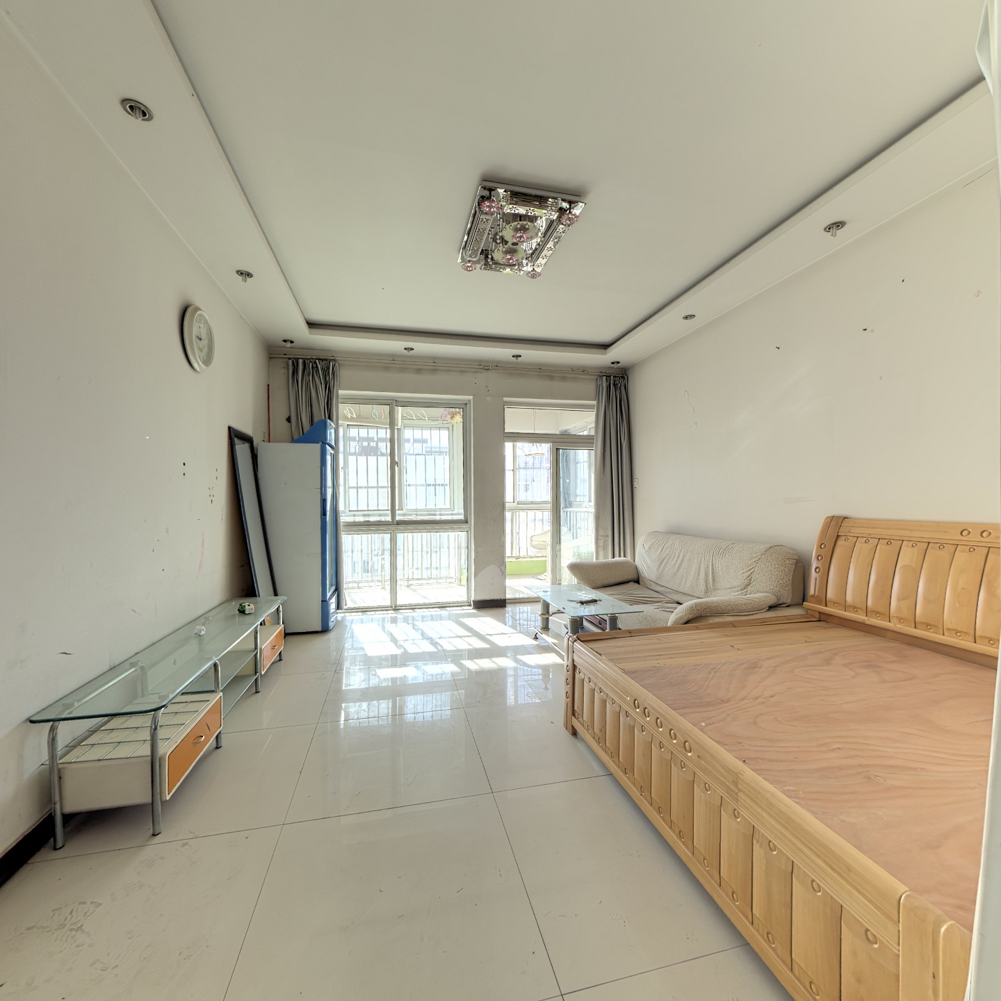 南北通透一居室，出门菜市场，集中供暖，满五唯一。