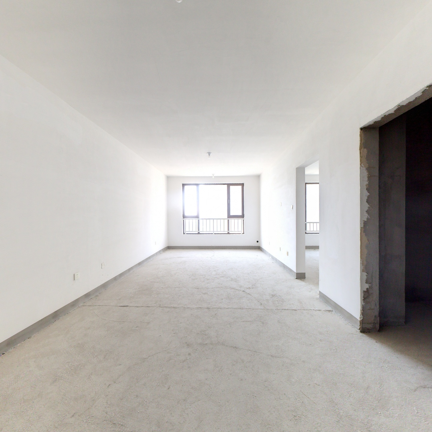 高铁东站，园林式住宅，房本满二房本在手