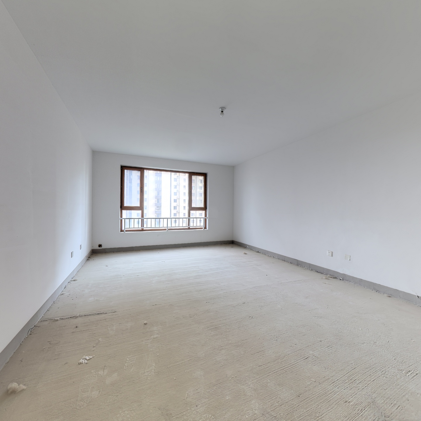 精装修 餐厅H户型 中层 满二 东边户 南北通透