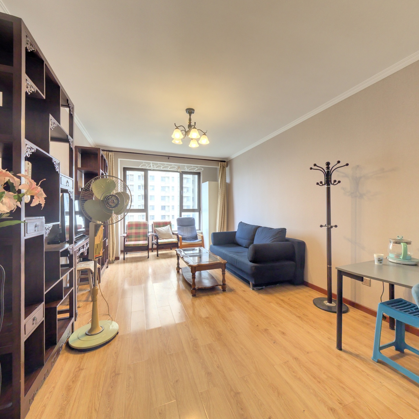 鸿坤南向两居室  精装修   中间楼层  随时看房