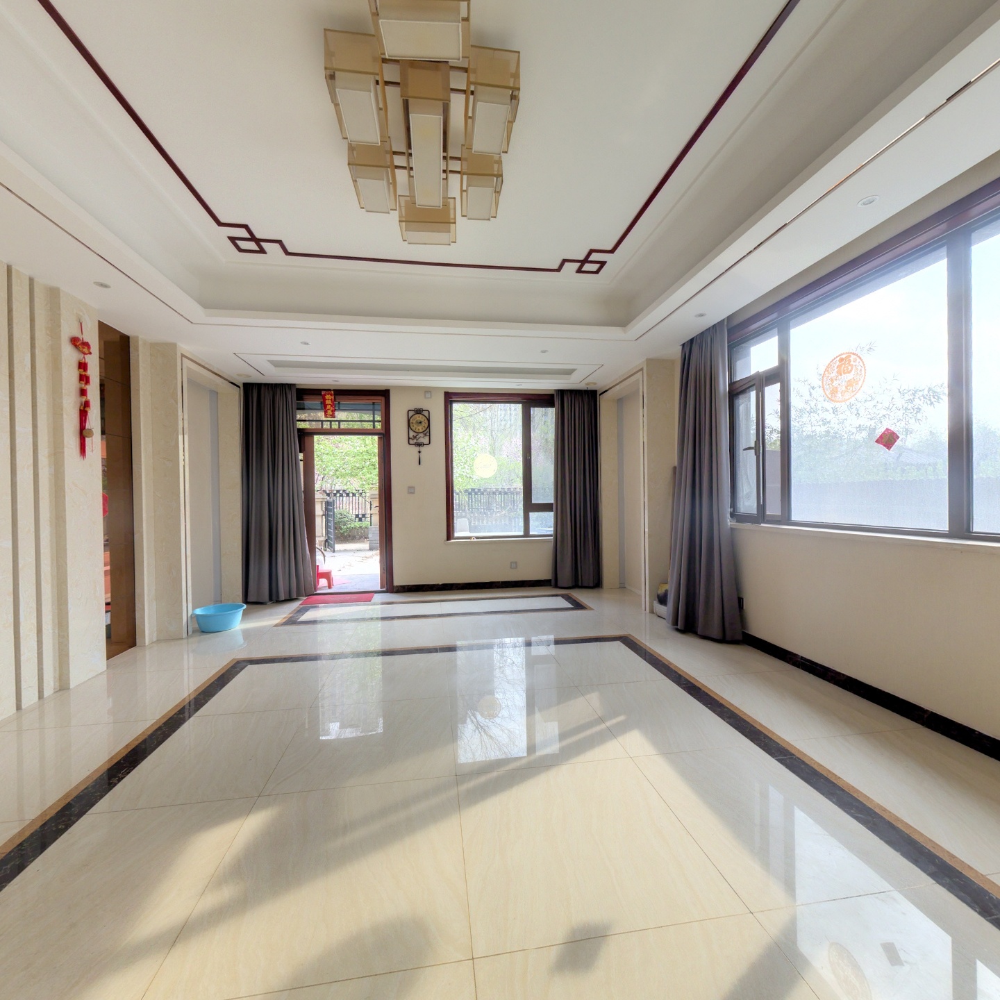 鸿坤理想湾下叠别墅，精装修，满五不唯一，诚意出售