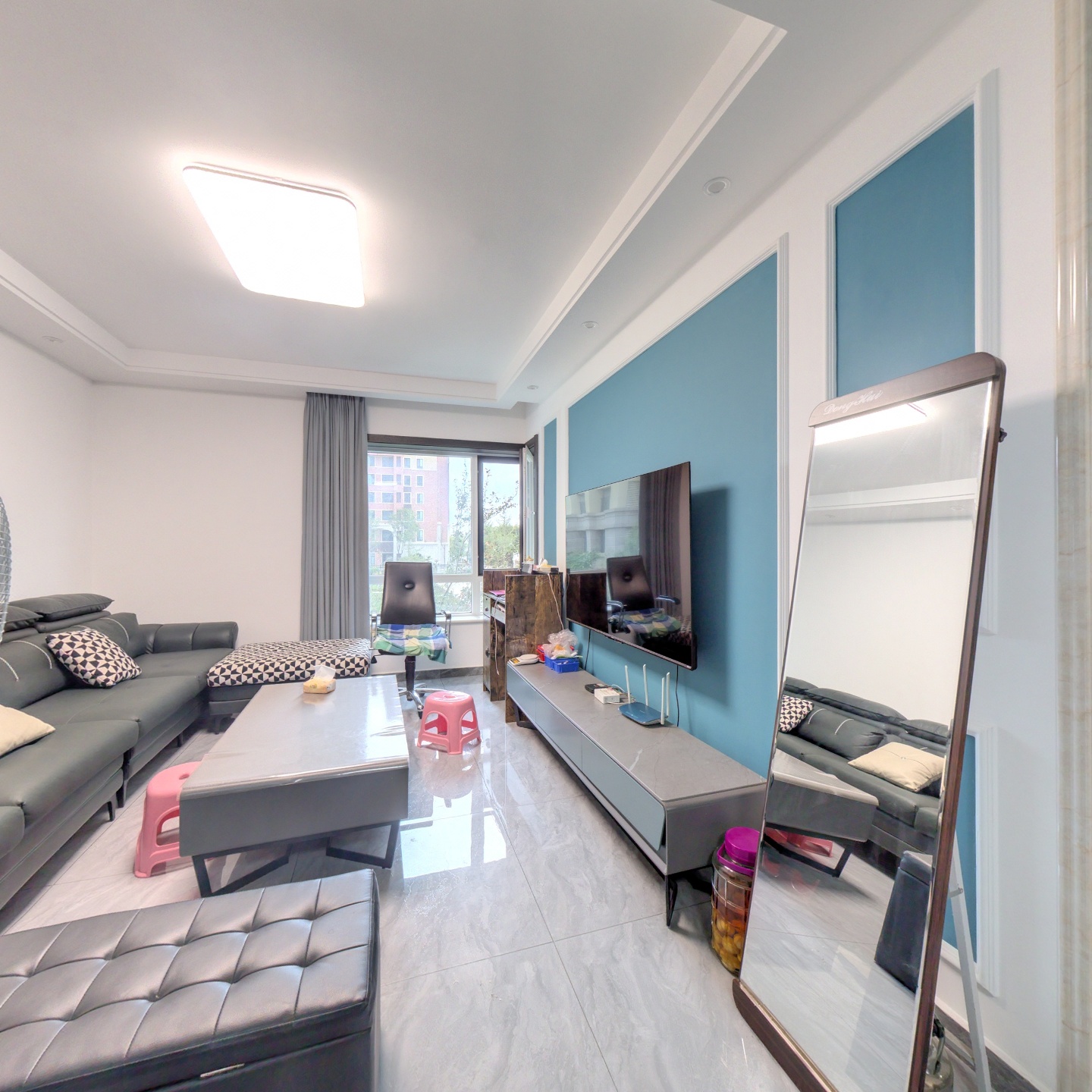 精装修拎包入住 格局好，公园社区 交通便利。