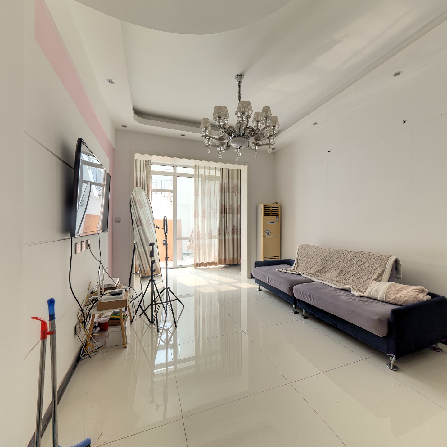 冠云路 新加坡花园 一层带下跃 6居室，130万可议