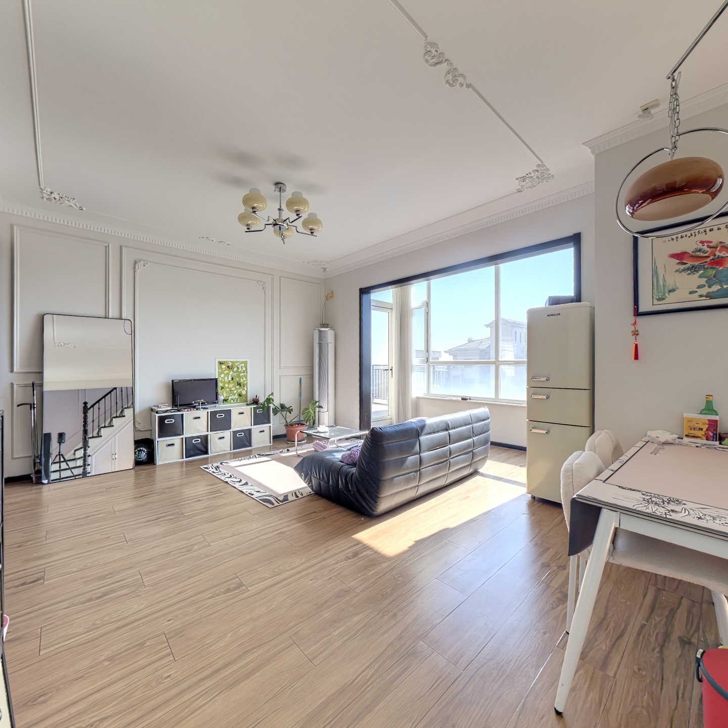 花园洋房顶层带阁楼，精装修，前后露台