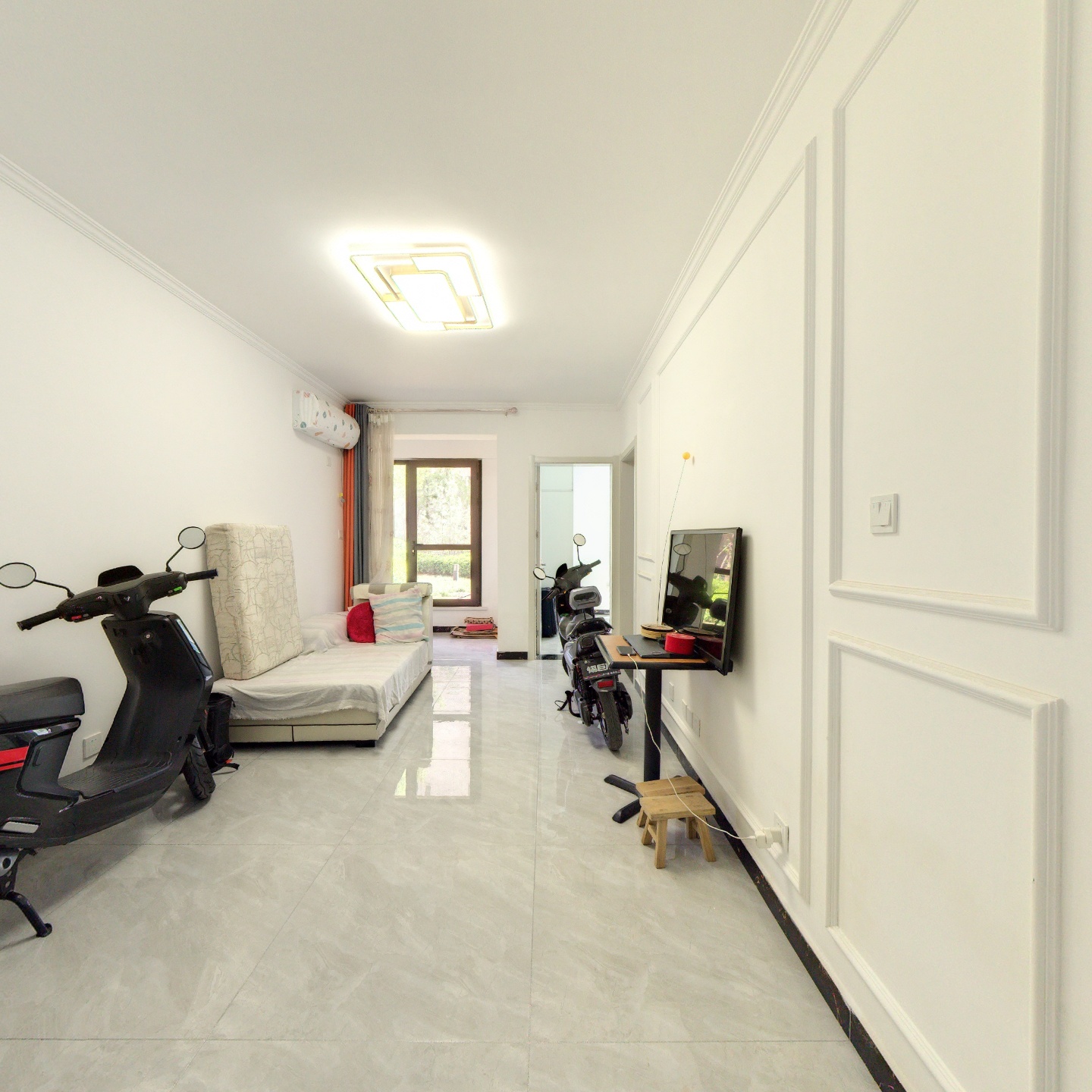 一期两居室，精装未住，房本满二