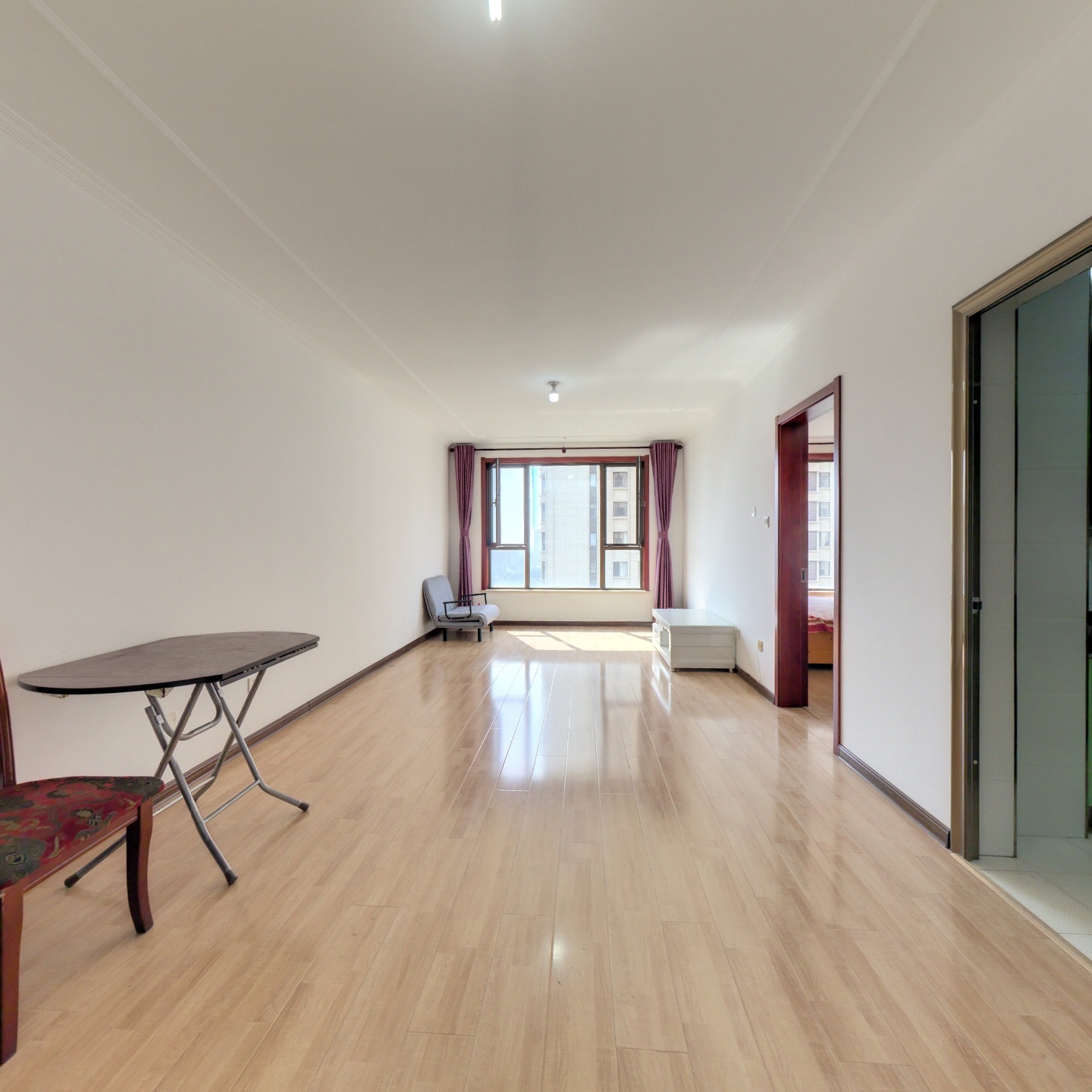 房本满二 ，南向两居，中高楼层，出行便利，全天采光