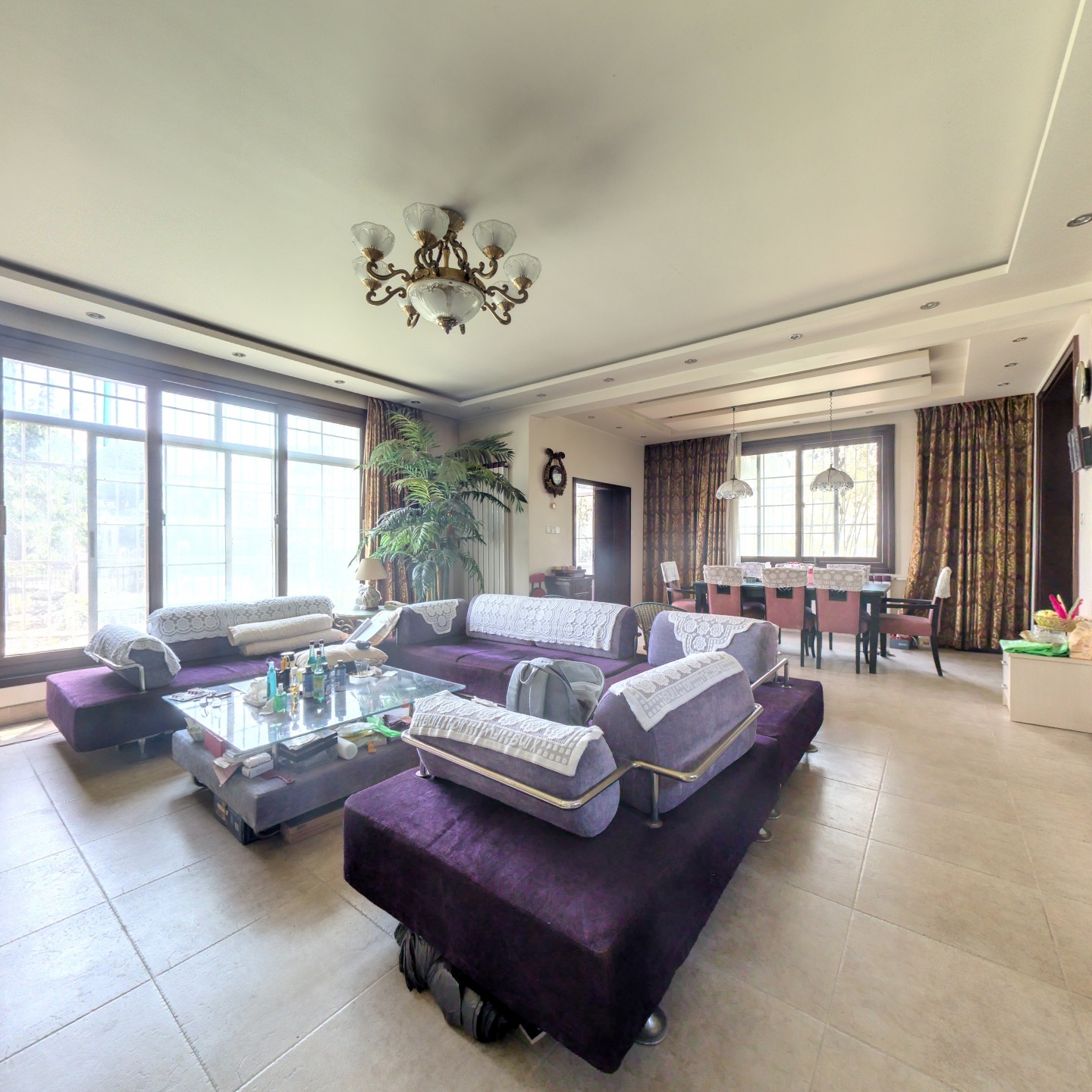 市区精装修的独栋别墅，带大院子