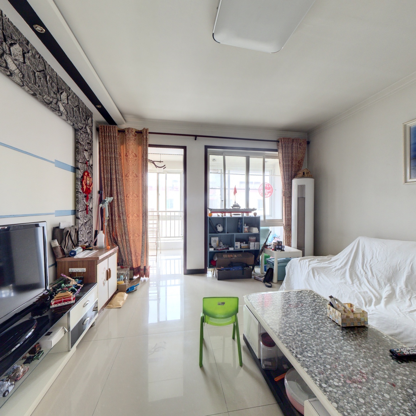 老火车站，南北通透两居室，出门菜市场，集中供暖