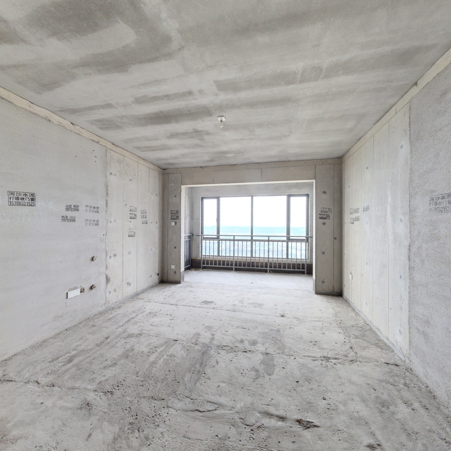 吉润华府毛坯四房小区新环境好房东外地发展忍痛割爱