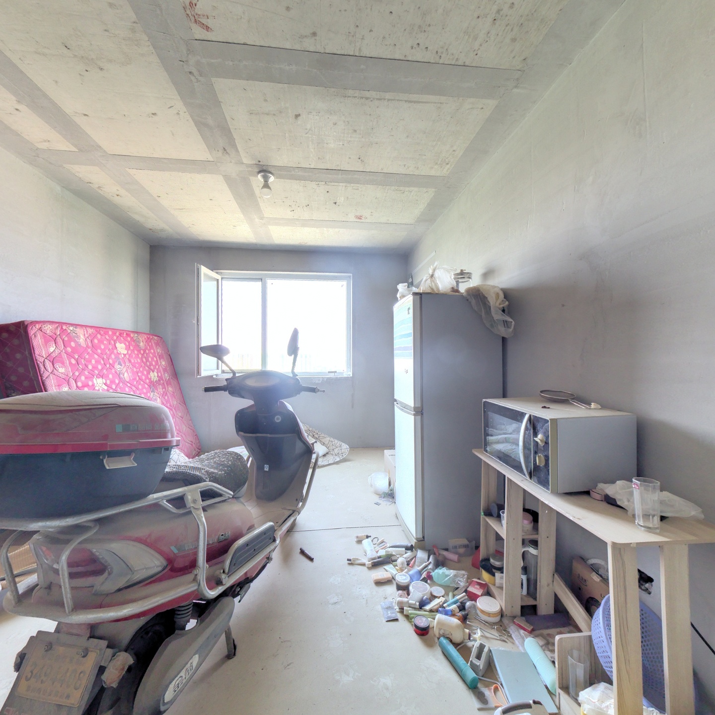 新小区，德信公园旁边，交通房便。